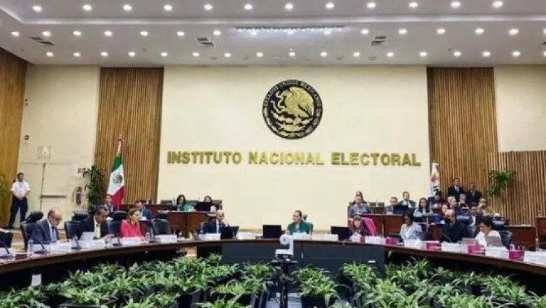 Se hacen bolas en INE y batean por ahora reforma de paridad