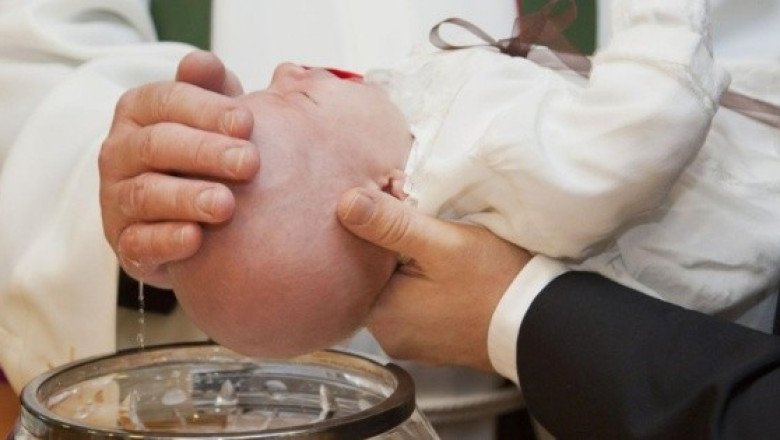 Vaticano admitirá padrinos de bautismo transexuales "con condiciones"