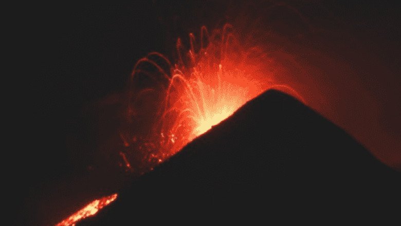 Volcán Etna, el más grande de Europa entró en erupción en Sicilia (VIDEO)