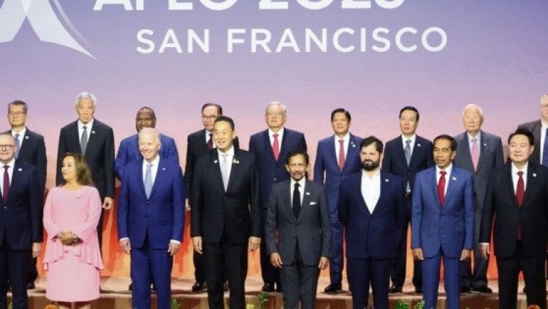 Pese a llamarla “usurpadora”, AMLO se toma foto con mandataria de Perú 