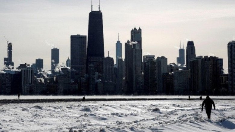Chicago afronta una crisis humanitaria por llegada de miles de migrantes
