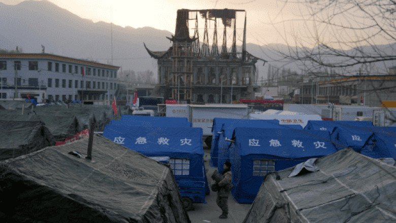 Construyen viviendas provisionales para los sobrevivientes del sismo en China