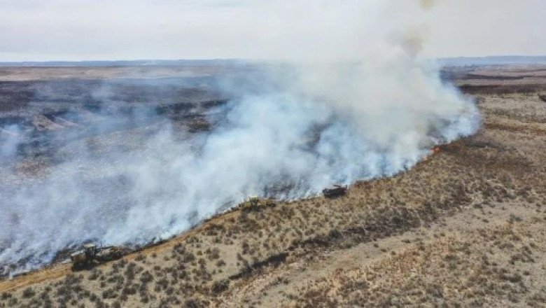 Texas lucha por contener incendios, ante amenaza de fuertes vientos
