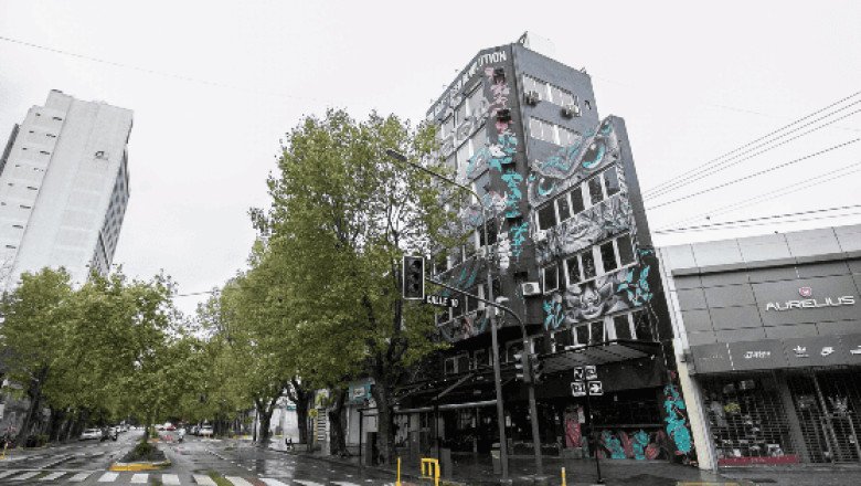 Intensa lluvia en Argentina deja un muerto y daños materiales