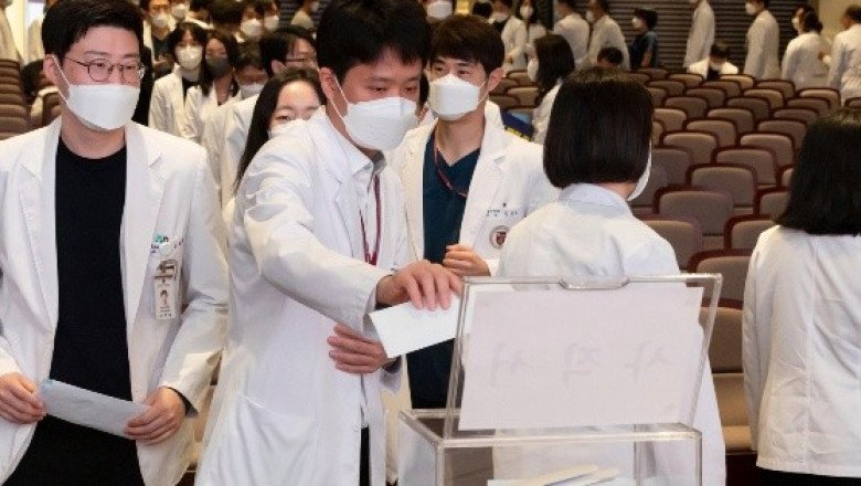 Médicos surcoreanos renuncian en apoyo a la huelga sobre el cambio en facultades de medicina