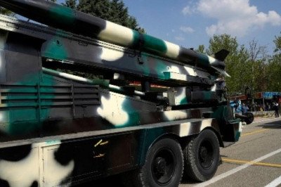 Irán activa baterías antiaéreas en varias provincias; se registran explosiones en Isfahán