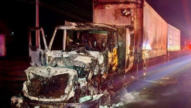 Zacatecas amanece con bloqueos carreteros y 9 cuerpos en Fresnillo