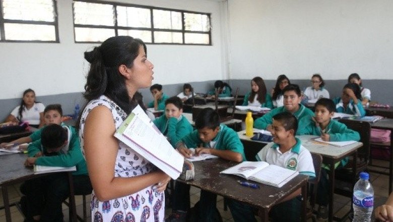 ¿Cuántos maestros hay en México y cuánto ganan?