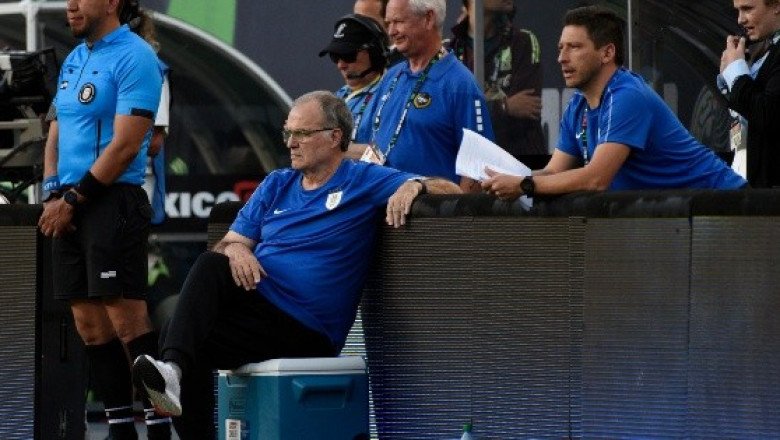 Marcelo Bielsa exhibe a Jaime Lozano en plena conferencia