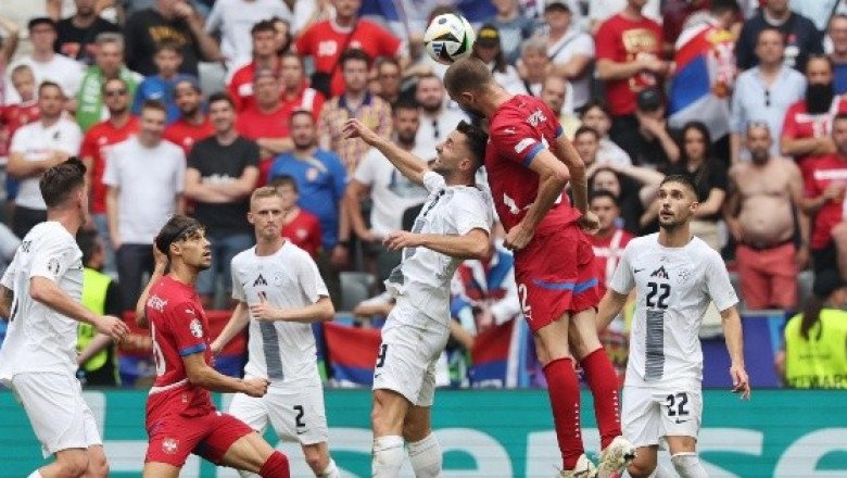 Jovic rescata a Serbia frente a Eslovenia con gol de último minuto
