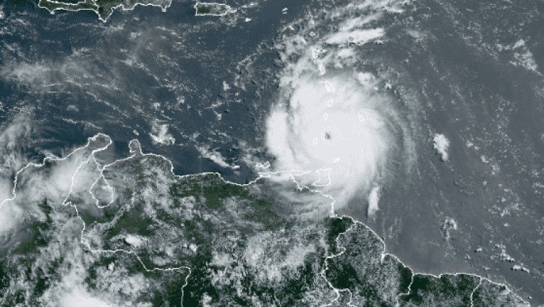 "Beryl" azota el sureste del Caribe como un poderoso huracán categoría 4
