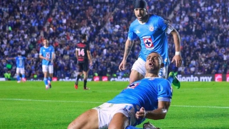Cruz Azul golea a Tijuana y toma el liderato de la Liga MX