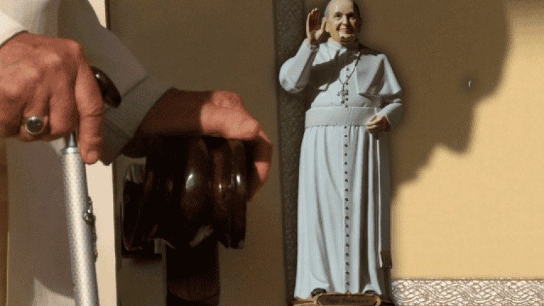 El Papa ya se levanta de la cama; así el REPORTE de su salud