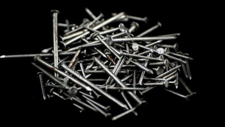 México impone aranceles temporales a clavos de acero chinos