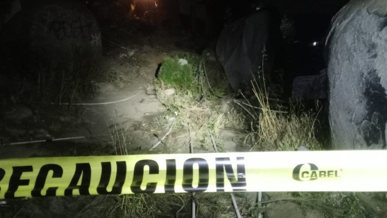Localizan cuerpo sin vida junto a mensaje en cartulina
