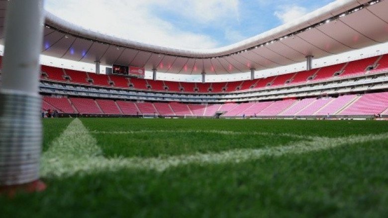 Se ha colocado el nuevo césped del Estadio AKRON de cara al debut de Chivas