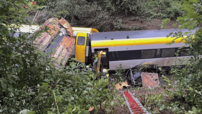 Descarrilamiento de tren en Alemania deja al menos tres muertos
