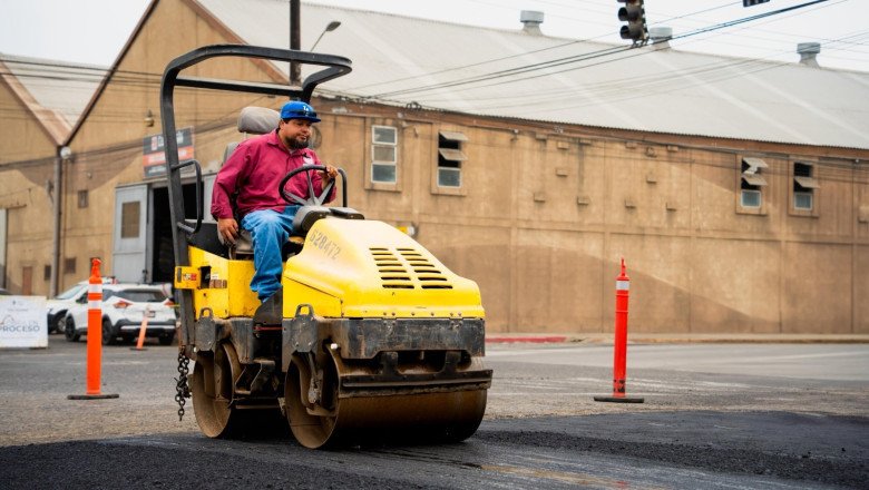 Mantiene Gobierno de Ensenada jornadas de bacheo en varios puntos de la ciudad