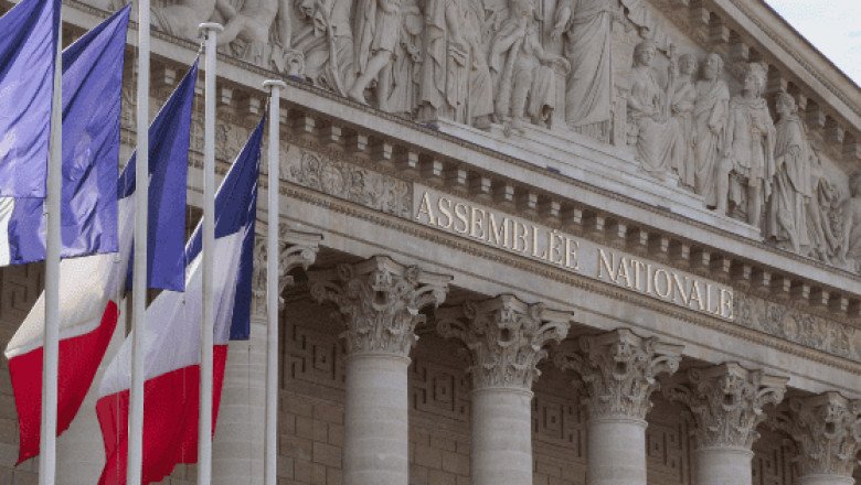 Parlamento tumba al gobierno del primer ministro de Francia