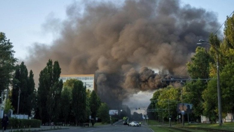 Ataque masivo ruso causa daños en edificio de la embajada de Polonia en Kiev