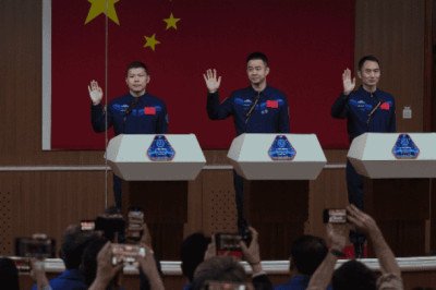 Regresan a salvo astronautas chinos atrapados en estación espacial