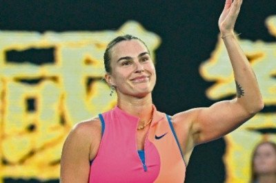 Sabalenka vence los nervios para ganar en la primera ronda
