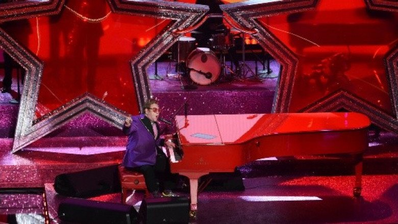 Elton John demanda a medio británico por filtrar ilegalmente sus datos