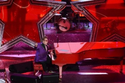 Elton John demanda a medio británico por filtrar ilegalmente sus datos