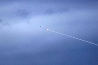 Irán ataca Israel después de que Trump dijera que Teherán está militarmente "diezmado"