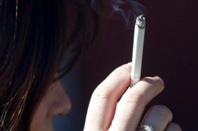 Reino Unido aplica histórica medida para prohibir la venta de cigarrillos