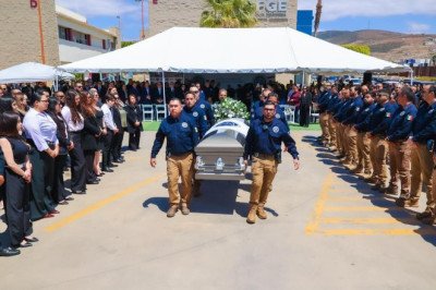Rinde Fiscalía General honras fúnebres a agente de Ensenada