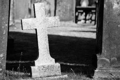 Hombre presenta el cadáver de su hermana y logra cobrar sus ahorros en India