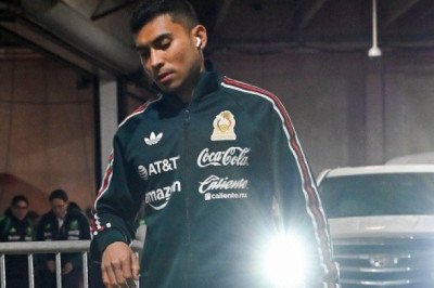 Orbelín Pineda llega a la concentración del Tri