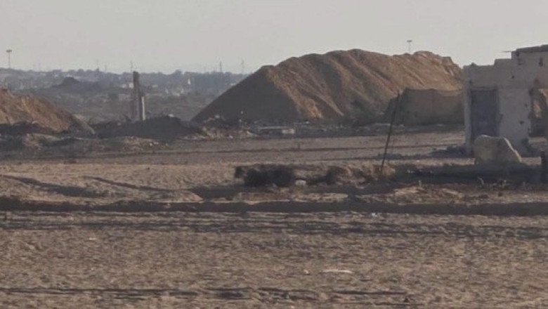 Barrera de arena israelí paraliza la vida de miles de desplazados en Gaza