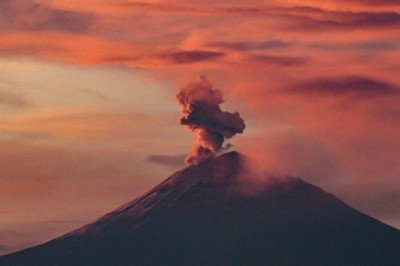 Espectacular actividad eléctrica rodea al Popocatépetl | VIDEO