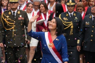 Keiko Fujimori asume la presidencia de Perú