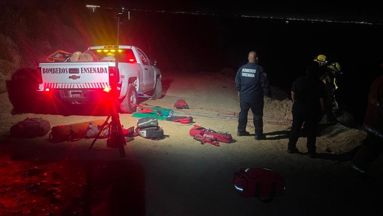 Mujer es rescatada tras caer a un barranco en la carretera a La Bufadora