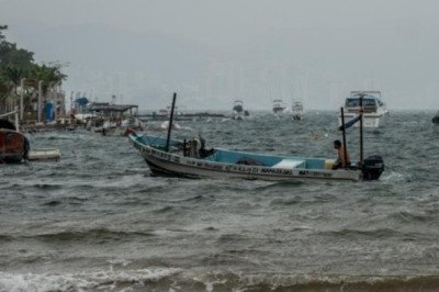 Huracán "Polo": Prevén doble impacto en Baja California Sur y Sonora