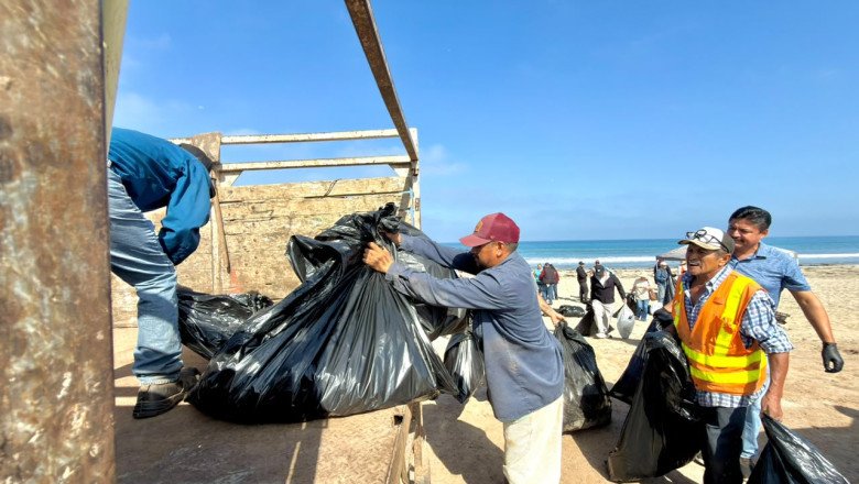 Se retira media tonelada de basura de playas de Maneadero