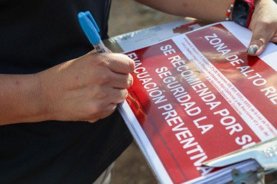Etiqueta Protección Civil viviendas en Maneadero como parte de la evaluación de daños